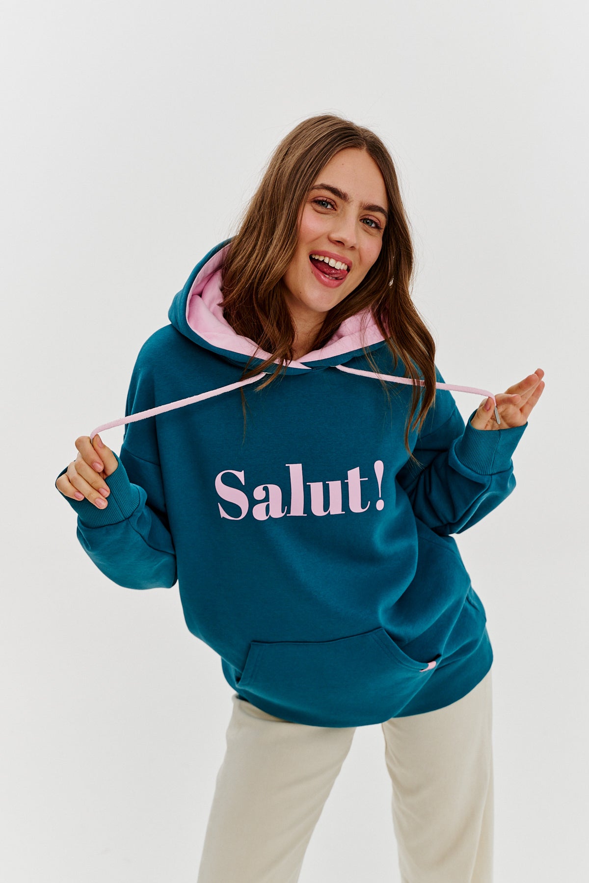 Hoodie “Salut!” | Oversized | Imprimé Contrasté