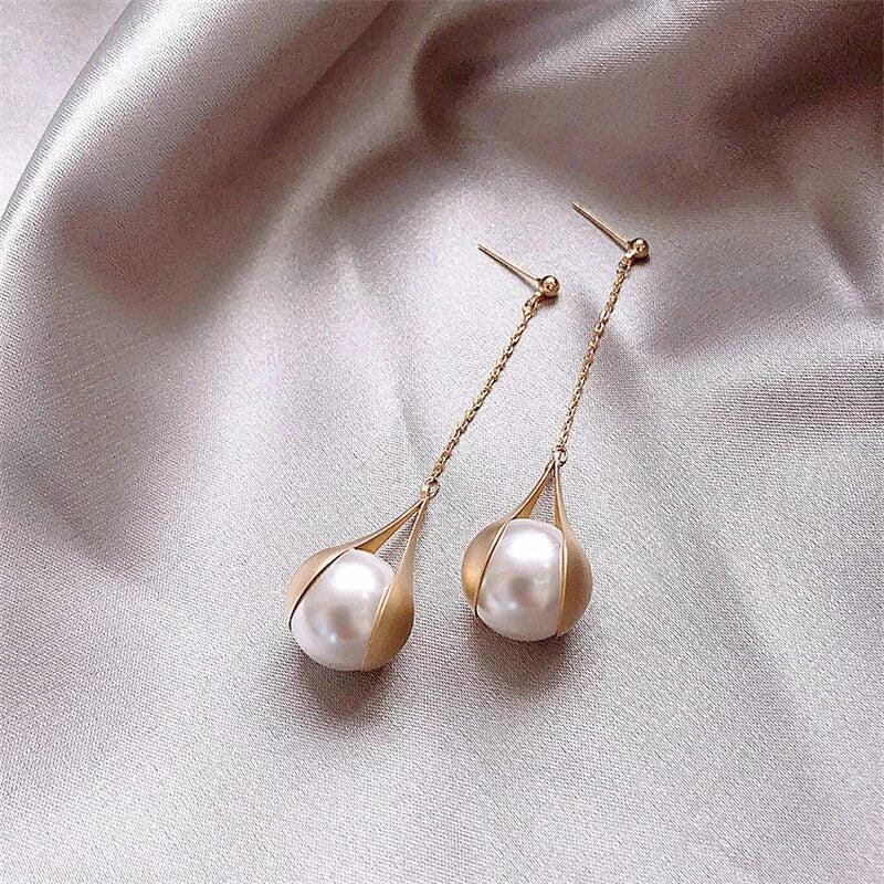 Clarté Pearl Drop Earrings | Sculpted Gold Frame