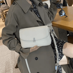 Load image into Gallery viewer, Métier Leather Shoulder Bag | Small Square Underarm, Cowhide, Zip Closure
