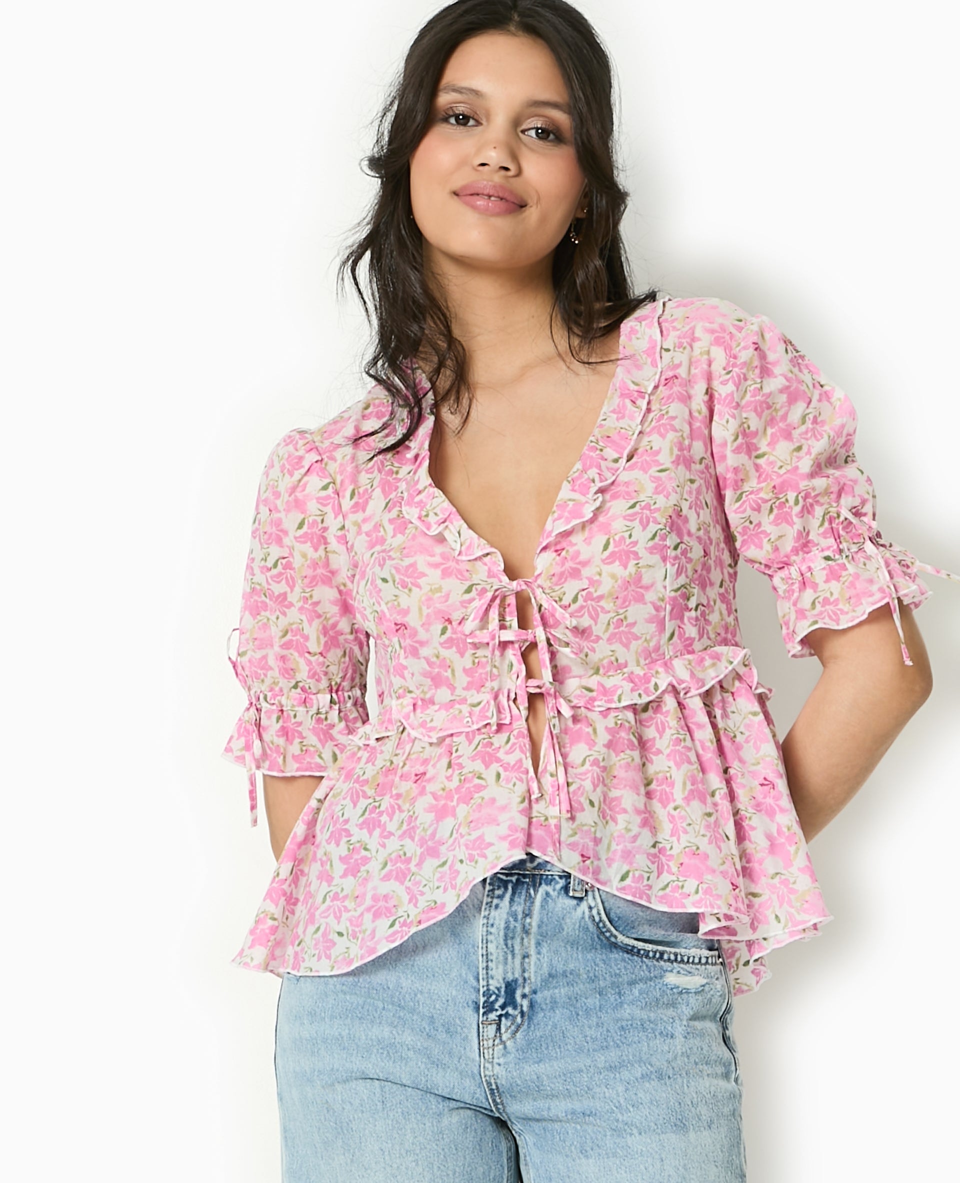 Blouse Florale Clarté | Col V Volants | Manches Ballon