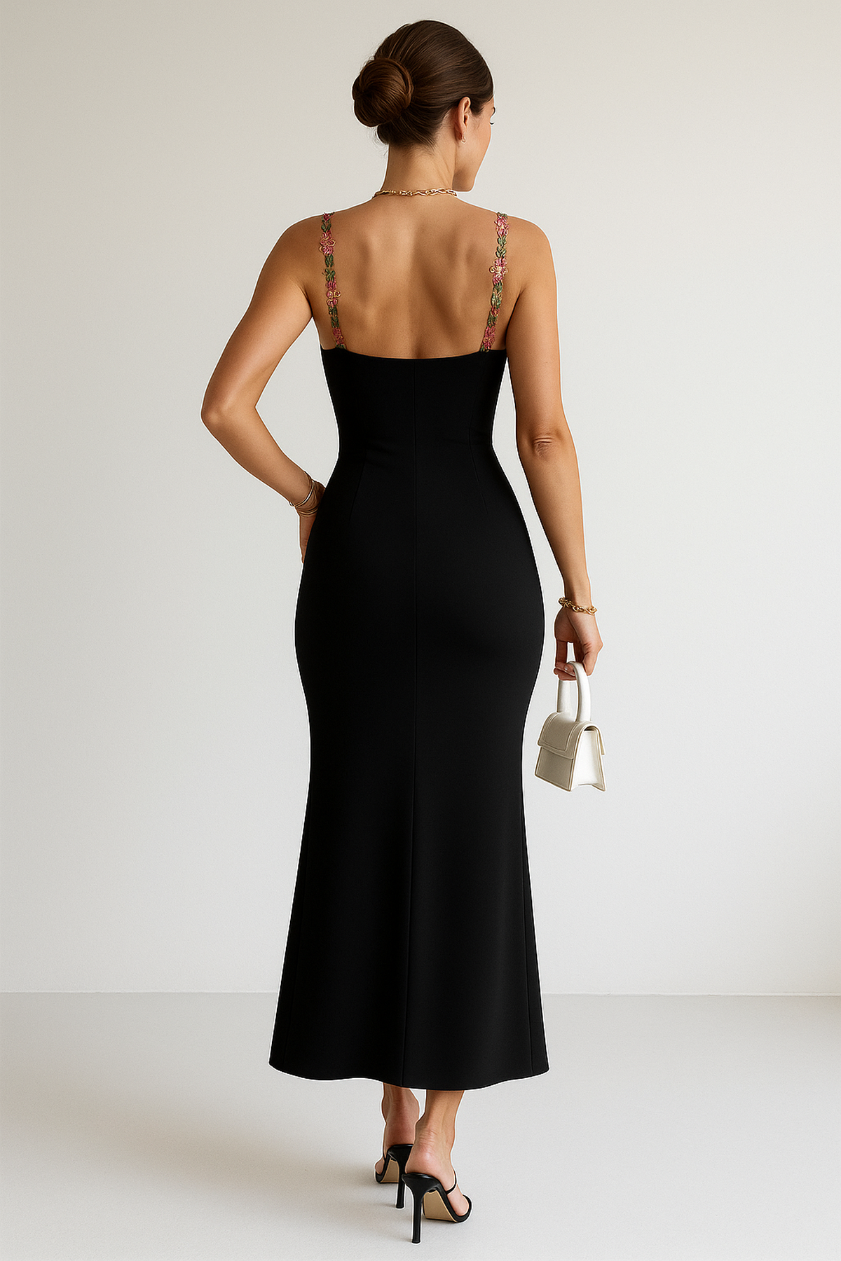 Robe Maxi Bodycon Floral Appliqué | Bretelles Spaghetti | Taille Wrap