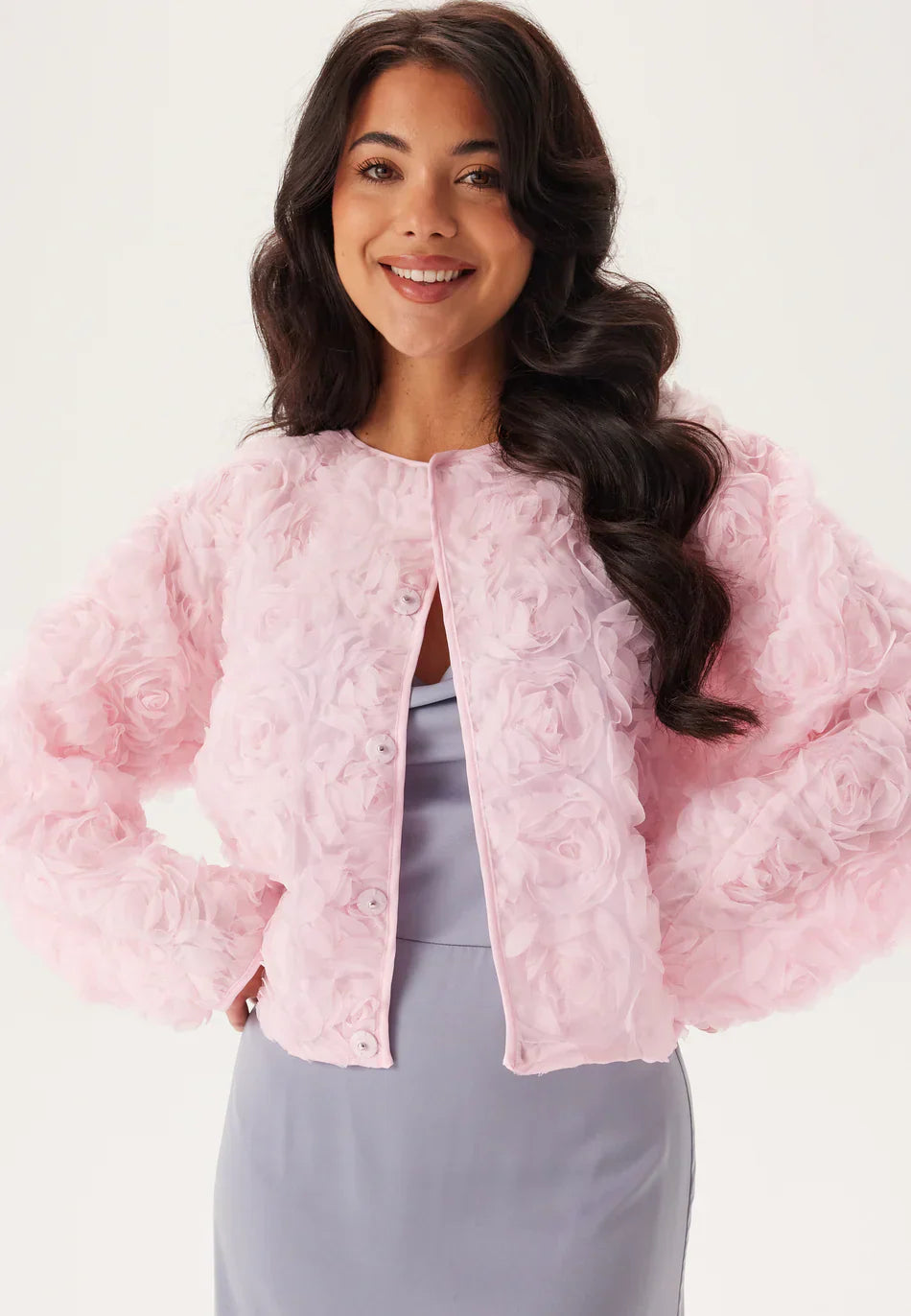 Veste Texturée Florale 3D | Rose Doux | Coupe Féminine Courte