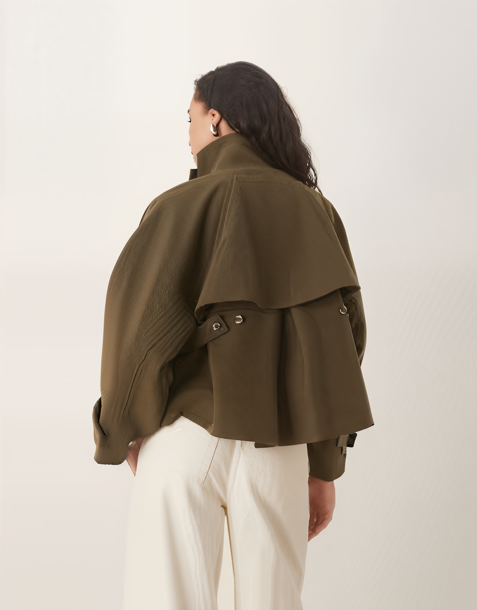 Manteau Court Structuré | Col Haut | Coupe Boxy
